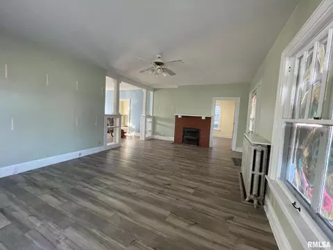 2105 16th St, Moline, IL 61265 photo 5