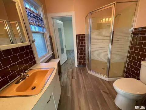 2105 16th St, Moline, IL 61265 photo 11