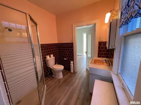 2105 16th St, Moline, IL 61265 photo 9