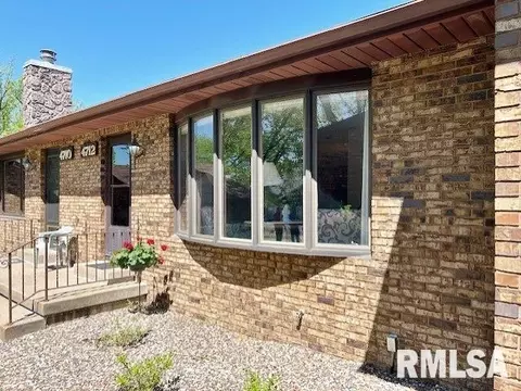 4712 Kynnelworth Dr, Bettendorf, IA 52722