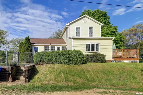 402 S Main St, Albany, IL 61230