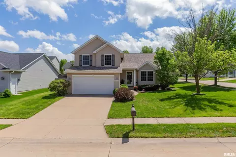 1633 W 71st St, Davenport, IA 52806