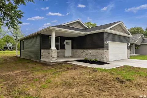 1800 W Tyler St, Herrin, IL 62948