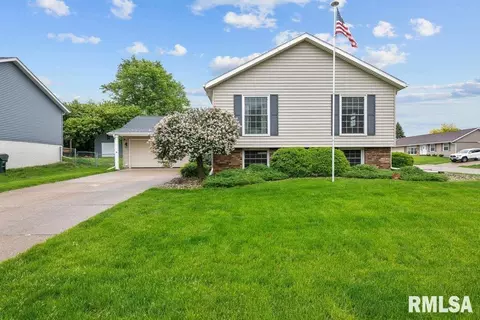 5803 Lillie Ave, Davenport, IA 52806