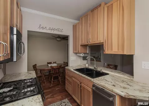 541 27th Ave, Moline, IL 61265 photo 7