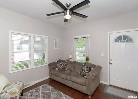 541 27th Ave, Moline, IL 61265 photo 3