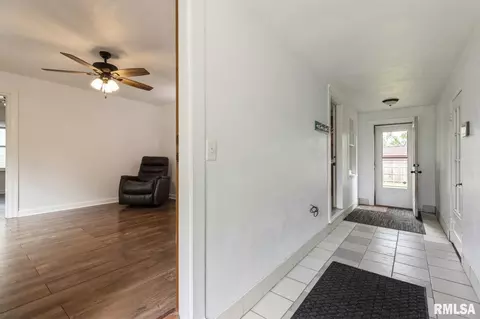 2402 47th St, Moline, IL 61265 photo 8