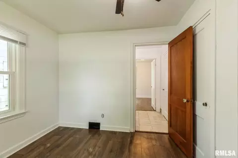 2402 47th St, Moline, IL 61265 photo 12
