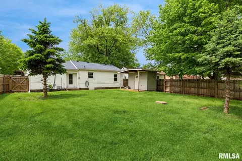2402 47th St, Moline, IL 61265 photo 2