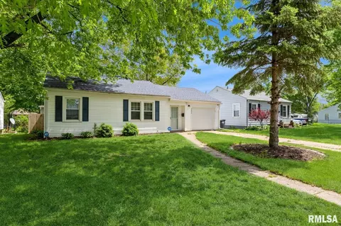 2402 47th St, Moline, IL 61265