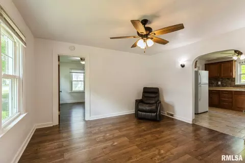 2402 47th St, Moline, IL 61265 photo 3