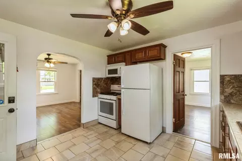 2402 47th St, Moline, IL 61265 photo 11