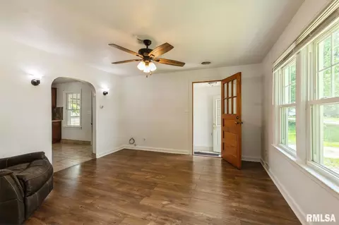 2402 47th St, Moline, IL 61265 photo 9