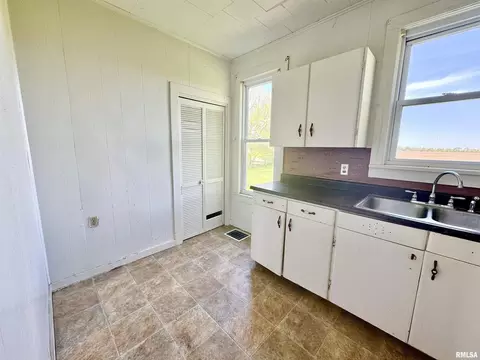 947 135th St, Joy, IL 61260 photo 9