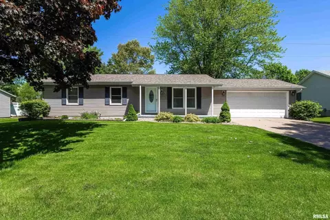 53 Douglas Dr, Coal Valley, IL 61240