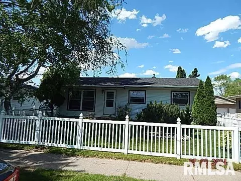 3032 W Laurel St, Davenport, IA 52804
