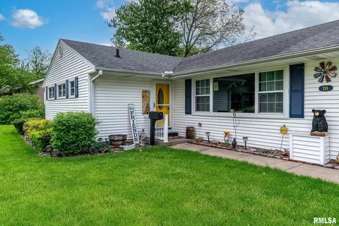 215 Maple Ave, Morrison, IL 61270 photo 4
