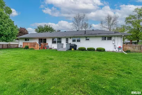 215 Maple Ave, Morrison, IL 61270 photo 5