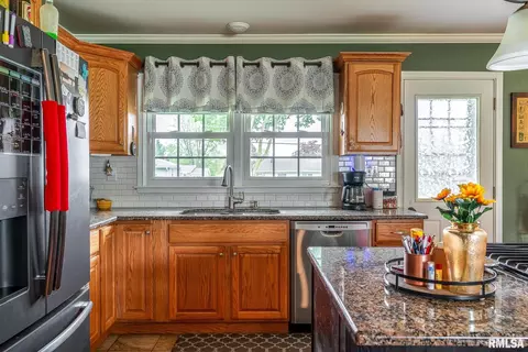 215 Maple Ave, Morrison, IL 61270 photo 8