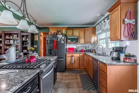 215 Maple Ave, Morrison, IL 61270 photo 9