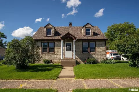357 15th Ave, Moline, IL 61265