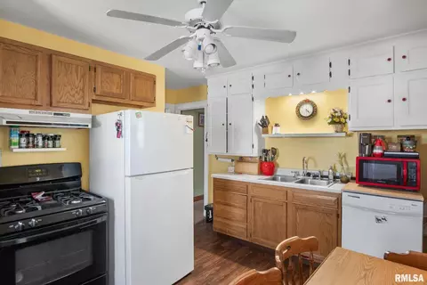 357 15th Ave, Moline, IL 61265 photo 9
