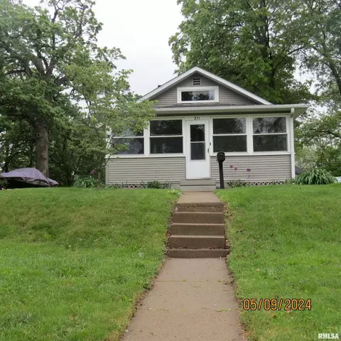 251 7th St, Silvis, IL 61282 photo 2