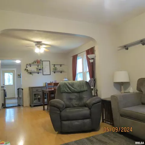 251 7th St, Silvis, IL 61282 photo 11