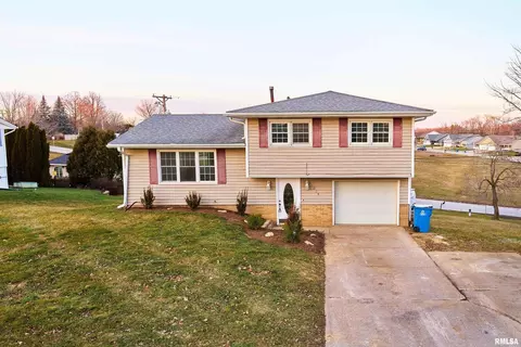 514 E 21st Ave, Coal Valley, IL 61240