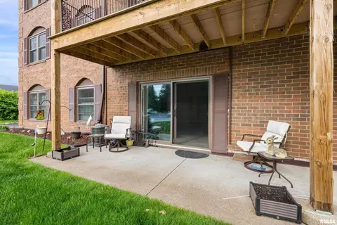 1350 Kimberly Ridge Rd #114, Bettendorf, IA 52722