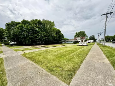 206 SW 3rd St, Aledo, IL 61231
