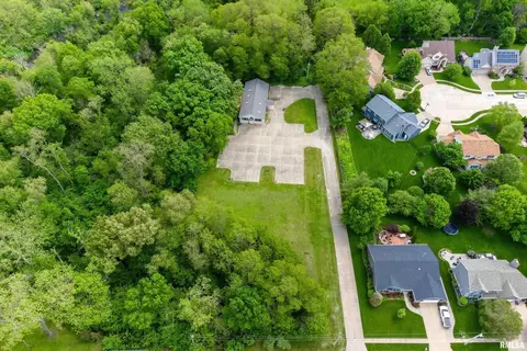 1501 30th St, Bettendorf, IA 52722