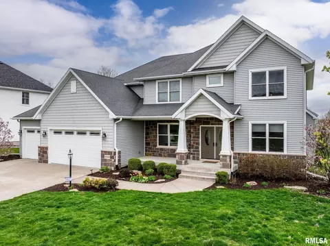 3315 Crow Lake Dr, Bettendorf, IA 52722