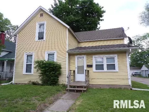 617 Oak St, Davenport, IA 52802