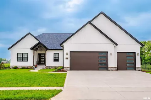 7046 St Ann Dr, Bettendorf, IA 52722