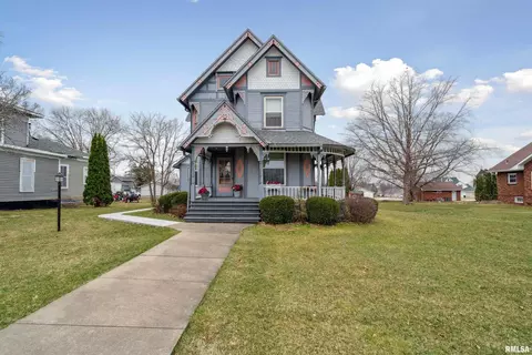 404 6th Ave, Clarence, IA 52216