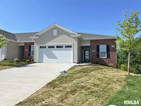 5683 Kristi Ln, Bettendorf, IA 52722