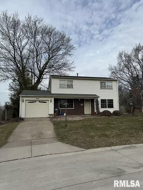 2240 Avalon Ct, Bettendorf, IA 52722