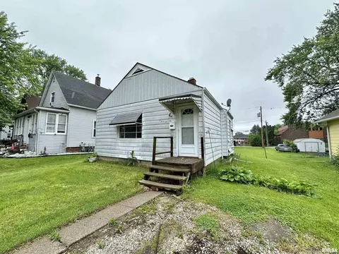 1812 40th St, Rock Island, IL 61201