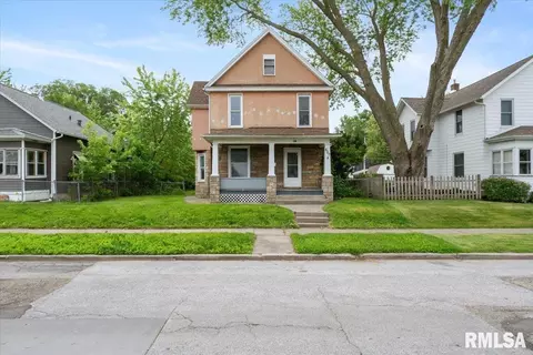 607 W 17th St, Davenport, IA 52803