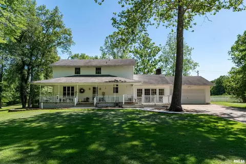9793 Stuyvesant St, Benton, IL 62812
