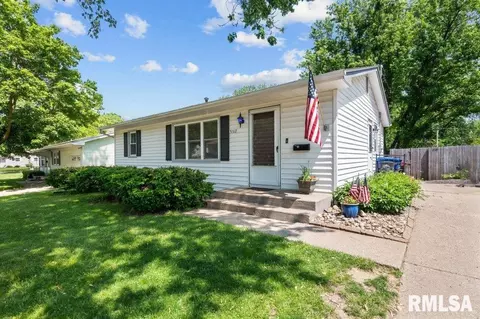 3517 Magnolia Ct, Bettendorf, IA 52722