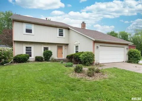 2824 E 39th St, Davenport, IA 52807
