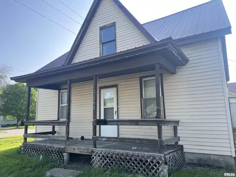 103 S 6th St, Clinton, IA 52732