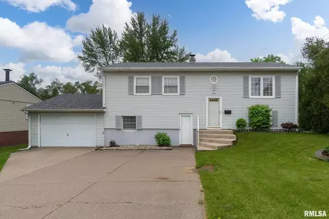 2404 W 46th St, Davenport, IA 52806