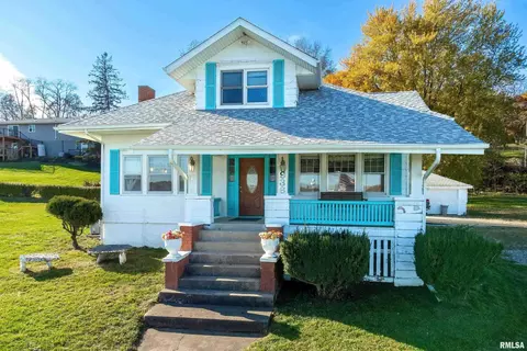 936 N Cody Rd, Le Claire, IA 52753