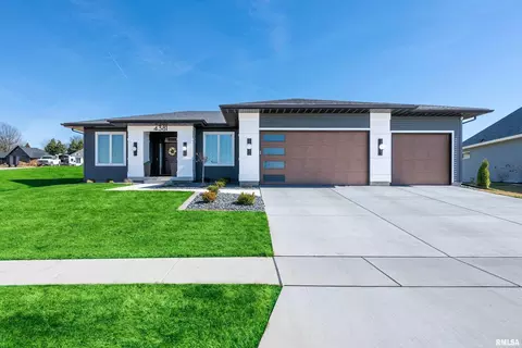 4381 Prestwick Ct, Bettendorf, IA 52722