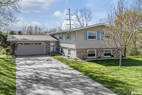 9008 34th Street Ct W, Rock Island, IL 61201