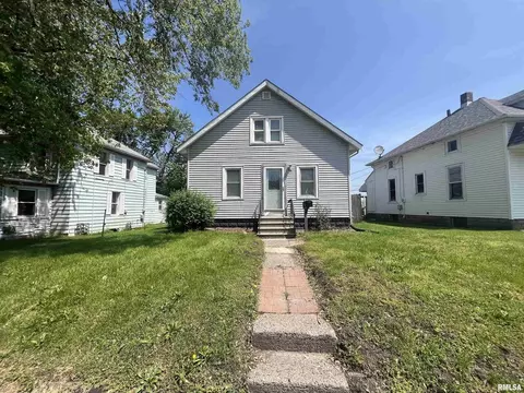 525 1st Ave, Silvis, IL 61282