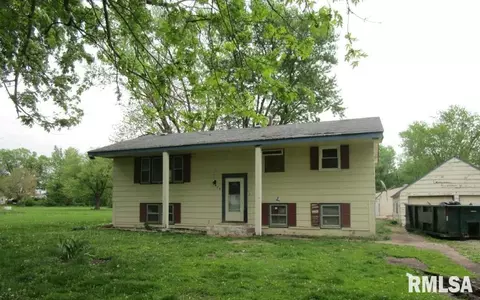 425 163rd St N, East Moline, IL 61244